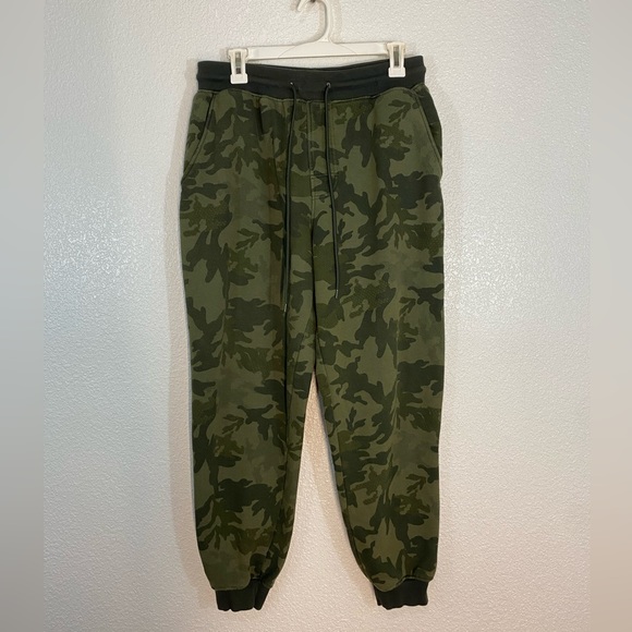 👁️ 3 for $20 Camo Joggers L - Picture 1 of 3